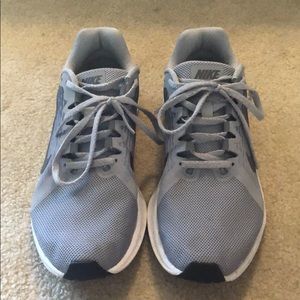 Ladies Nike tennis shoes, size 8